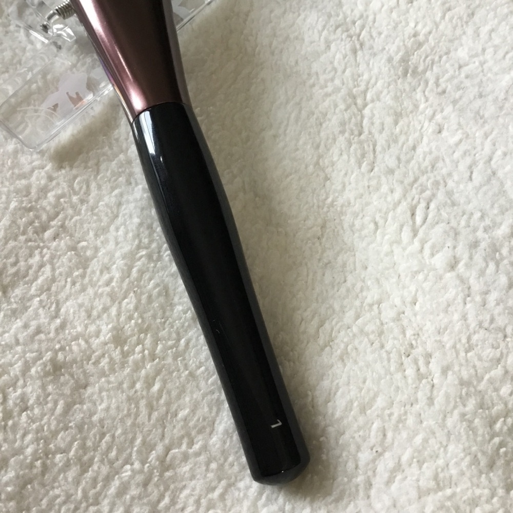 Shiseido Black Handle with Rose Metallic Ferrule Face Brush - Picture 8 of 16